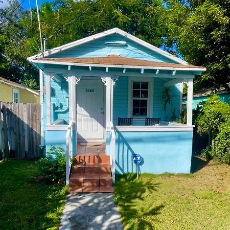 Key West Style Historic Home In Coconut Grove Florida, The Blue House マイアミ エクステリア 写真