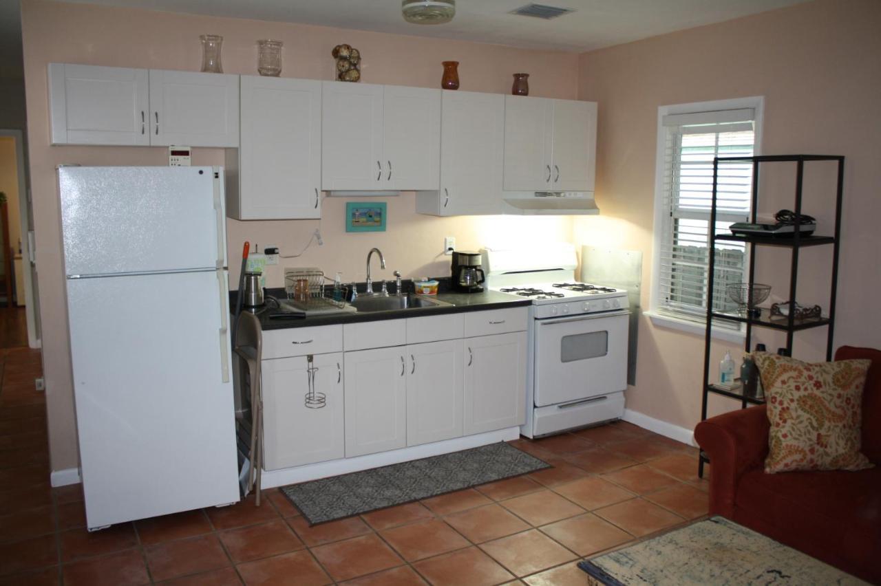 Key West Style Historic Home In Coconut Grove Florida, The Blue House マイアミ エクステリア 写真